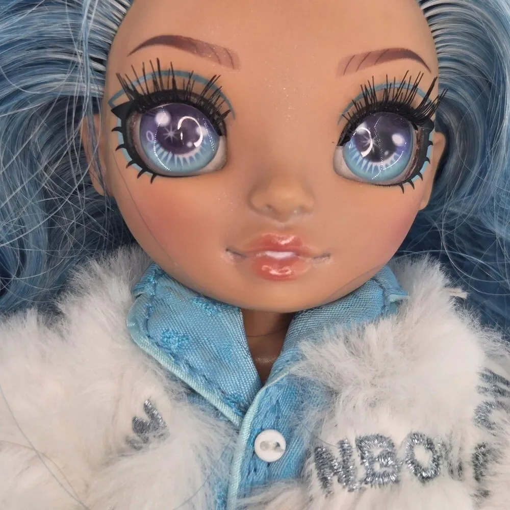 Rainbow High Skyler Blue Doll Blue Hair Pajamas Robe Slippers Faux Fur Coat